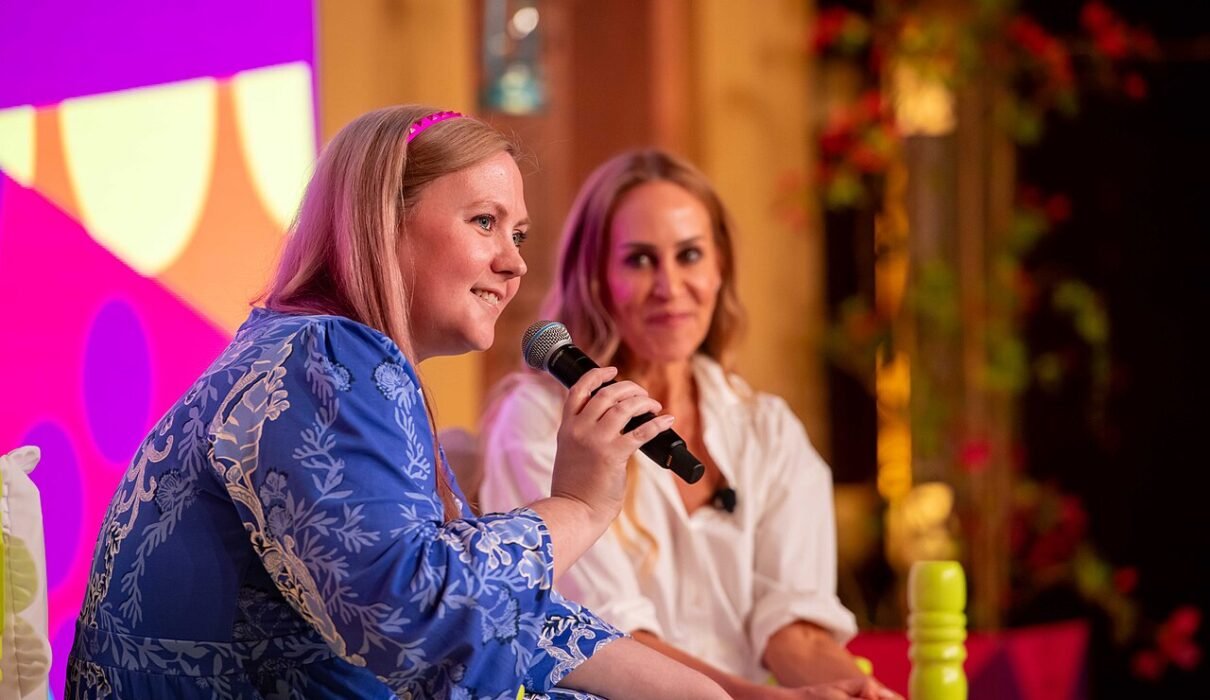 Author Rebecca Yarros speaking on a panel